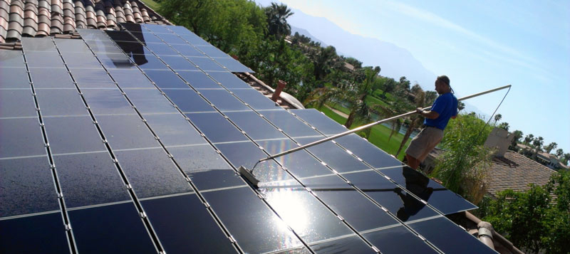 How to Clean Solar Panels on a Roof? Complete Cleaning Guide